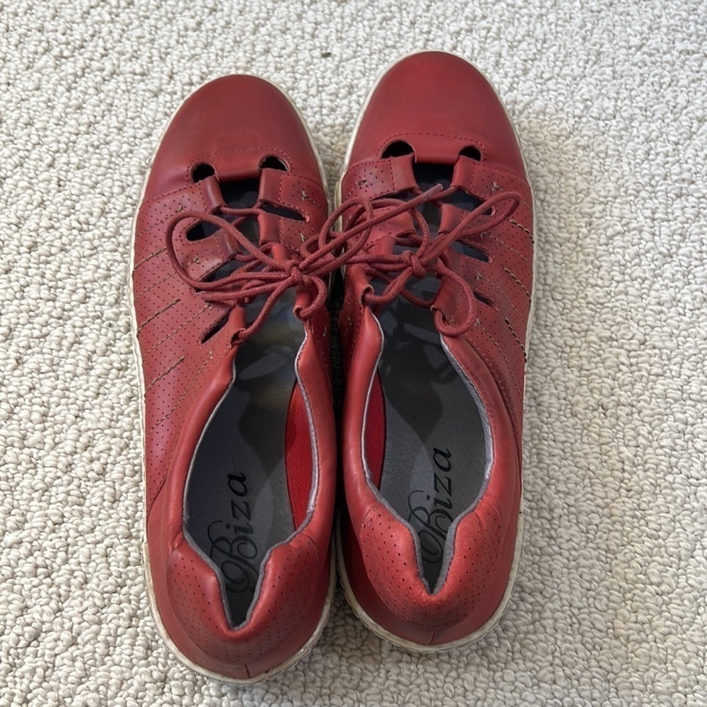 BIZA Shoes Women’s Red Leather Sneakers Size 9.5 - Picture 5 of 8